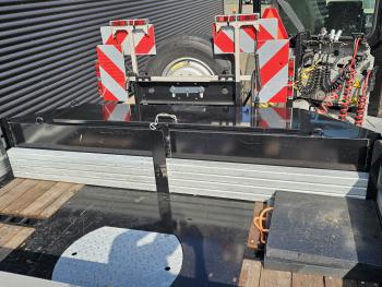 Broshuis 3ABSD / EXTENADABLE / HIAB 95 tm + JIB / ELECTRIC CRANE / KRAN